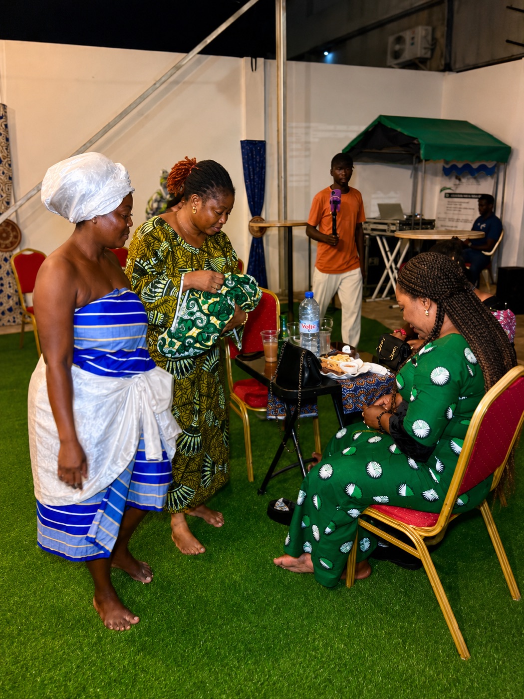 Rencontre et échange entre invitées pendant Connexions Culturelles