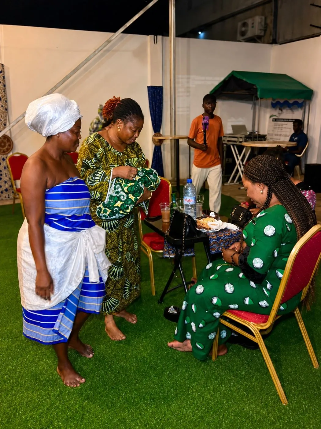 Rencontre et échange entre invitées pendant Connexions Culturelles